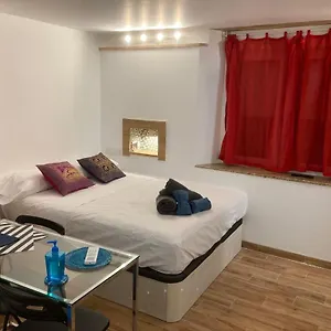 Malagueña Salerosa - Casa Mata De 1 A 4 Con Terraza O Patio Propio , Málaga España
